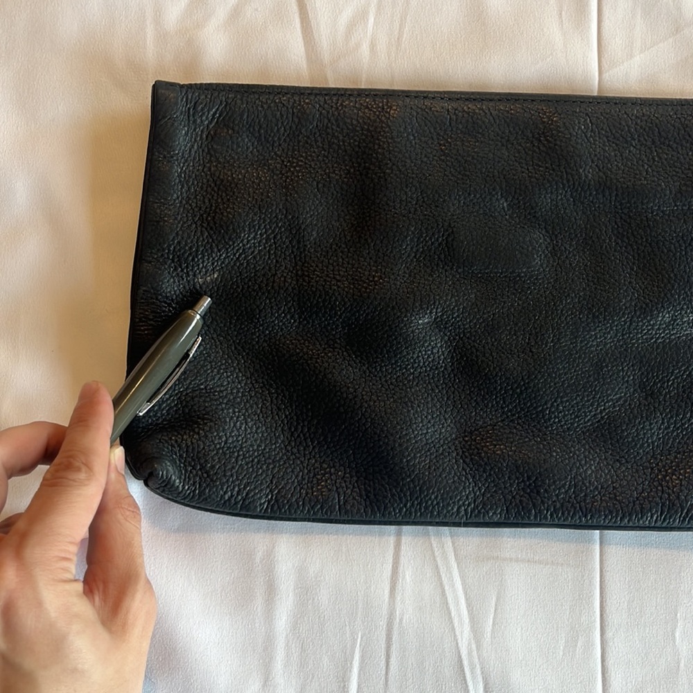 $150 Velvet by Graham & Spencer Pebbled Leather Clutch Bag Purse EUC - Picture 6 of 10